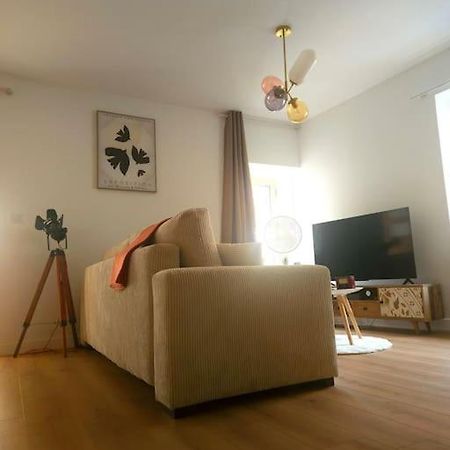 "La Tour", Logement Cosy, Au Calme Vertrieu エクステリア 写真