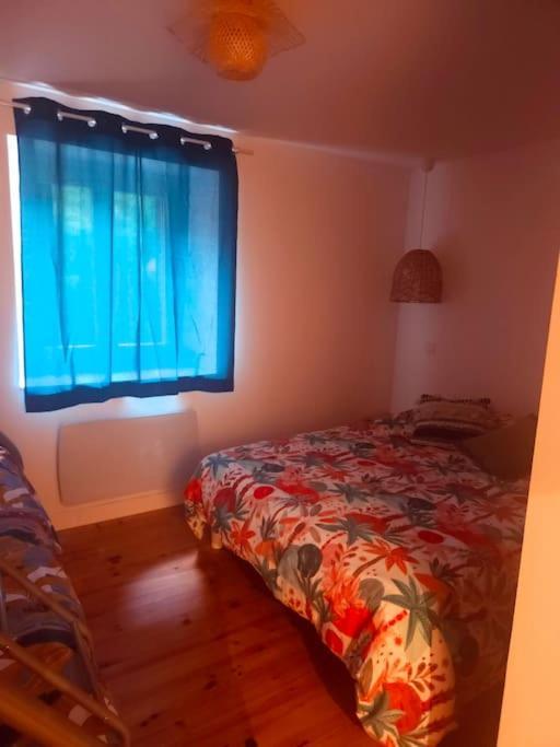 "La Tour", Logement Cosy, Au Calme Vertrieu エクステリア 写真