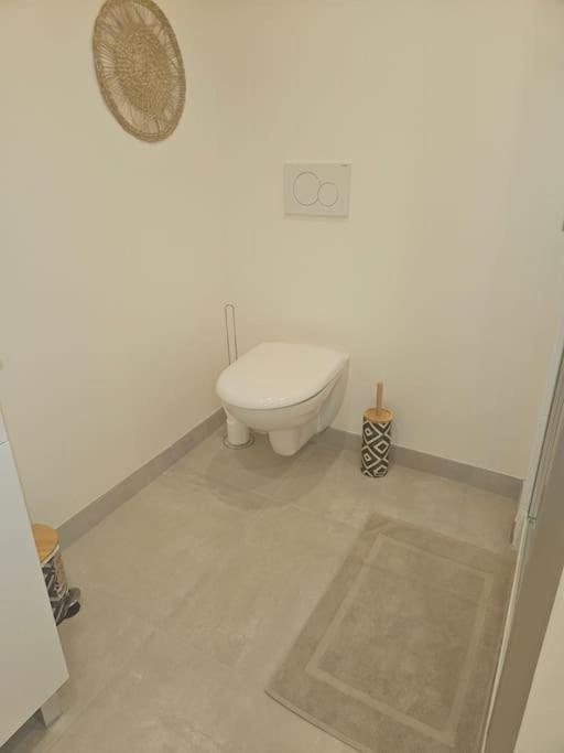 "La Tour", Logement Cosy, Au Calme Vertrieu エクステリア 写真